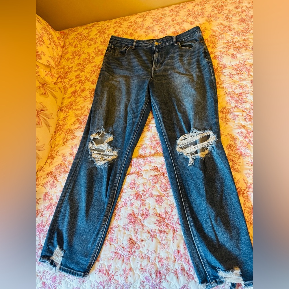 American Eagle mom jeans